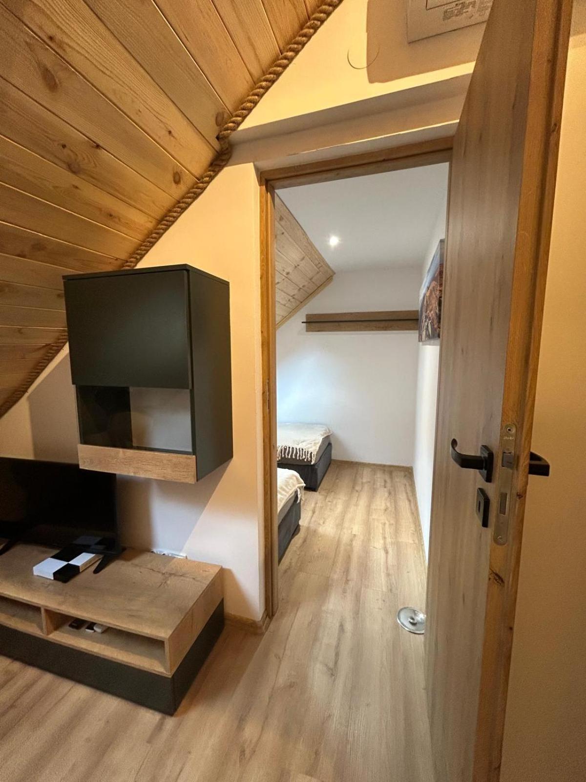 Hotel Poloninka à Ustrzyki Górne Extérieur photo